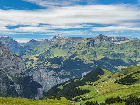 Pohled na okolní vrcholky v oblasti Jungfrau