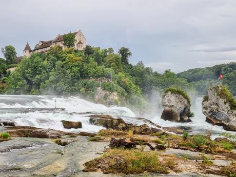 150 m široký nejmohutnější evropský vodopád Rheinfall