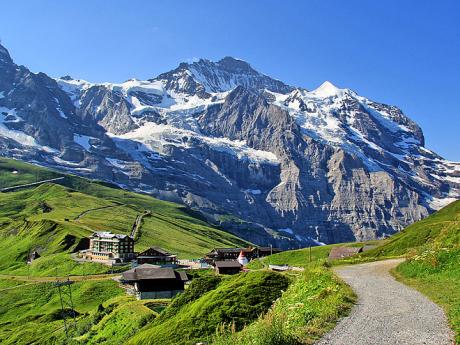 Cestou z Männlichenu do průsmyku Kleine Scheidegg