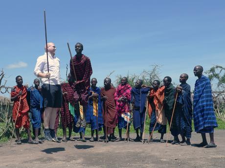 Na návštěvě u Masajů... schválně kdo vyskočí výš?