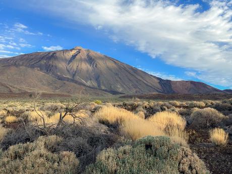 Pohled na majestátní spící sopku Pico del Teide