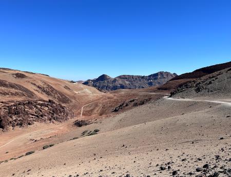 Sopečná krajina národního parku Teide působí jako z jiné planety