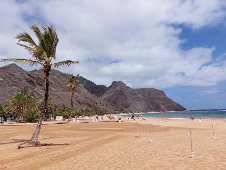 Las Teresitas, nejznámější pláž Tenerife se světlým saharským pískem