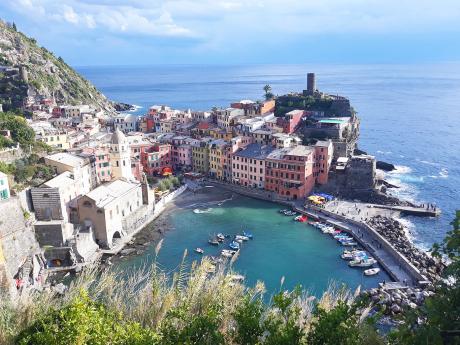 Cinque Terre tvoří pět malebných rybářských vesniček na pobřeží Ligurie