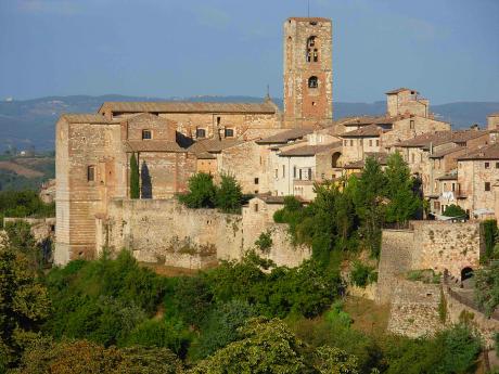 Toskánské Colle Val d´Elsa s&nbsp;atraktivní polohou vysoko na útesu