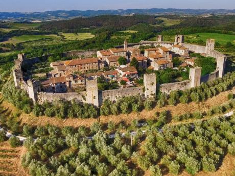 Monteriggioni bylo založeno v roce 1213 jako pevnost proti nepřátelům