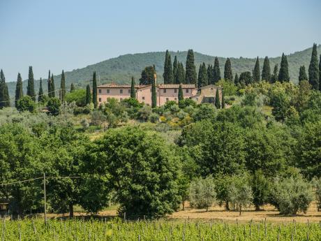 Venkovské usedlosti jsou součástí toskánské krajiny v oblasti Val d’Orcia