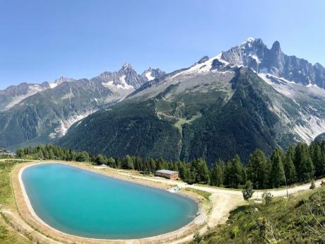 Pohled na masiv Mont Blancu z Le Bréventu