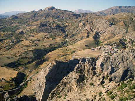 Hory v okolí vrcholu Nemrut Dağ nedaleko Adiaymanu