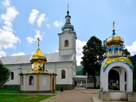 Jeden z krásně opravených kostelíků ve vesnici Koločava