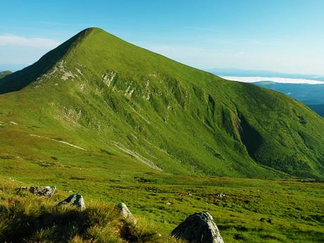 Nejvyšší vrchol Ukrajiny Hoverla měří 2 061 m